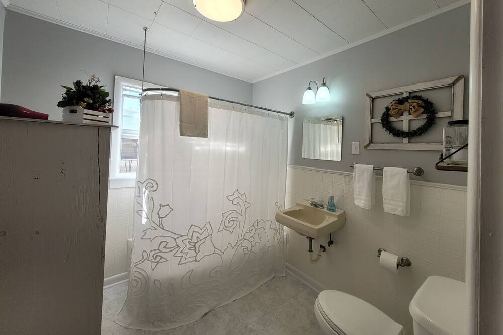 Photo of Bathroom in Bryson City