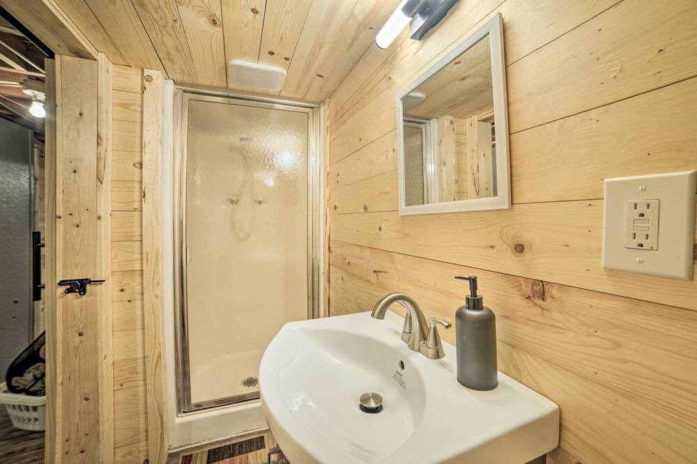 Photo of Bathroom in Almo