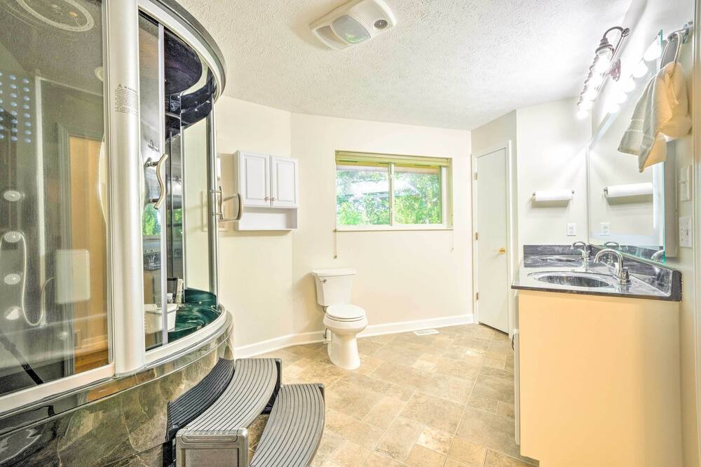 Photo of Bedroom in Hendersonville