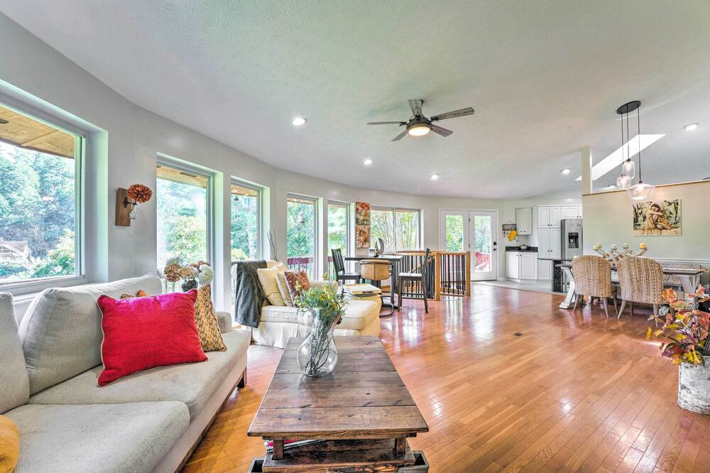Photo of Livingroom in Hendersonville