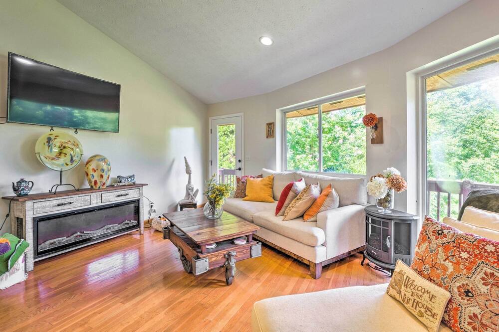 Photo of Livingroom in Hendersonville