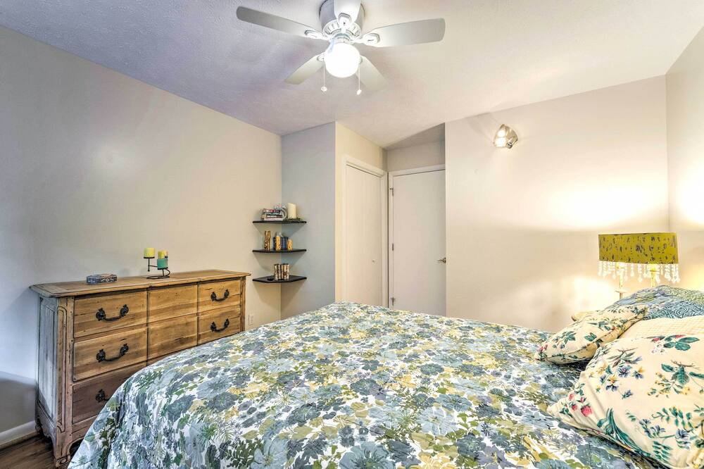 Photo of Bedroom in Hendersonville