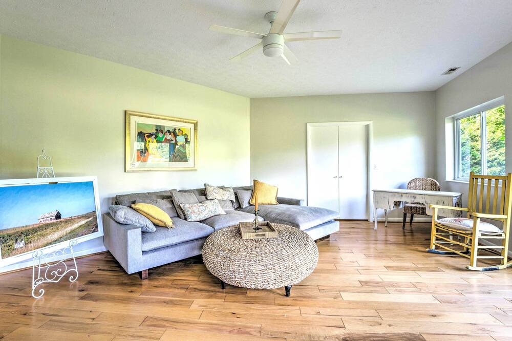 Photo of Livingroom in Hendersonville