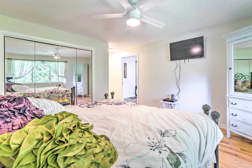 Photo of Bedroom in Hendersonville