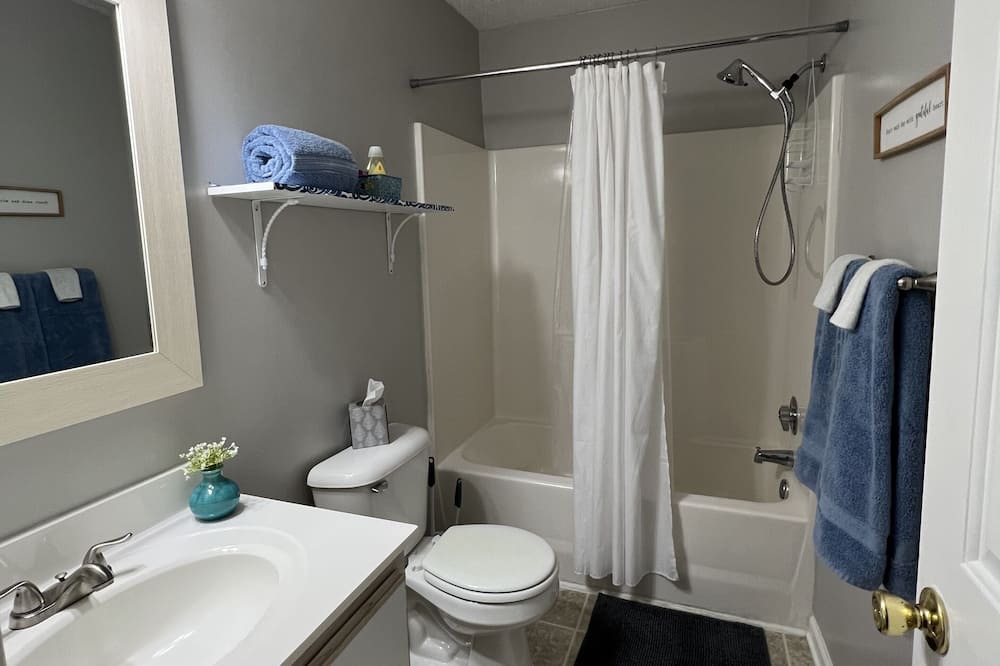 Photo of Bathroom in Piney Green
