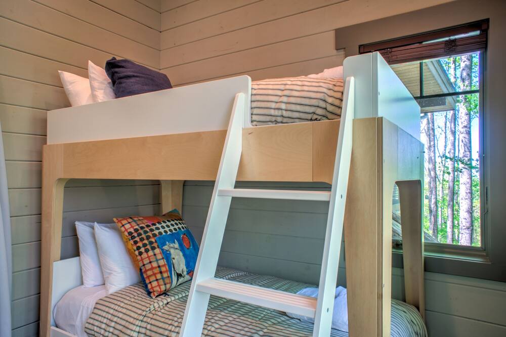 Photo of Bedroom in Sylva