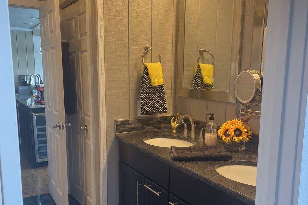 Photo of Bathroom in Gladehill