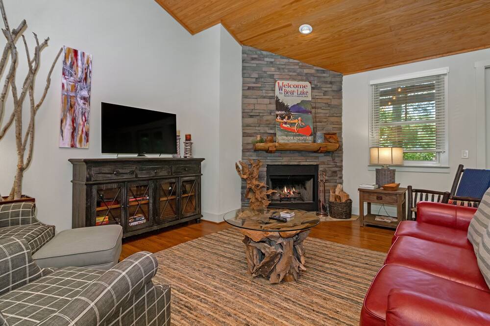 Photo of Livingroom in Bear Lake Reserve