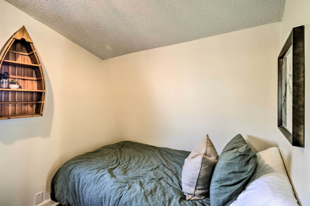Photo of Bedroom in Byrdstown