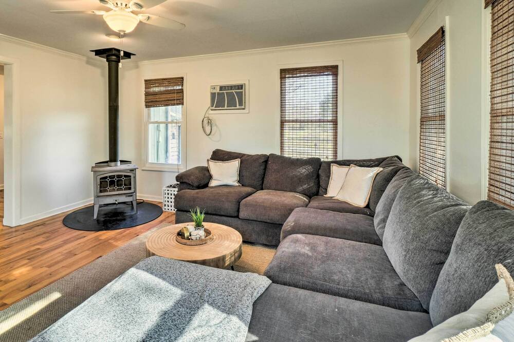 Photo of Livingroom in Byrdstown