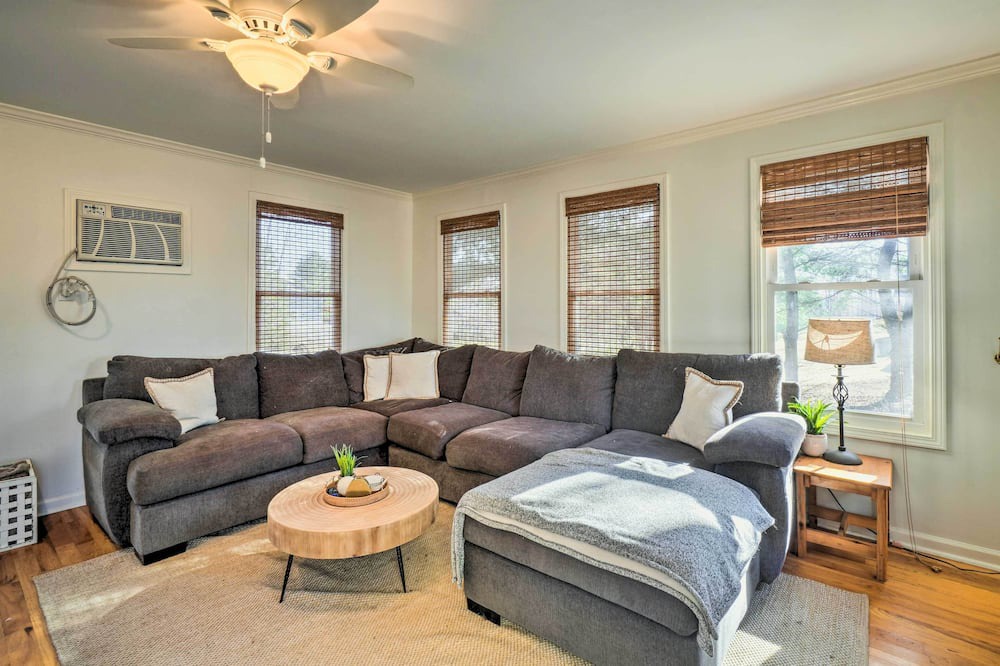 Photo of Bedroom in Byrdstown