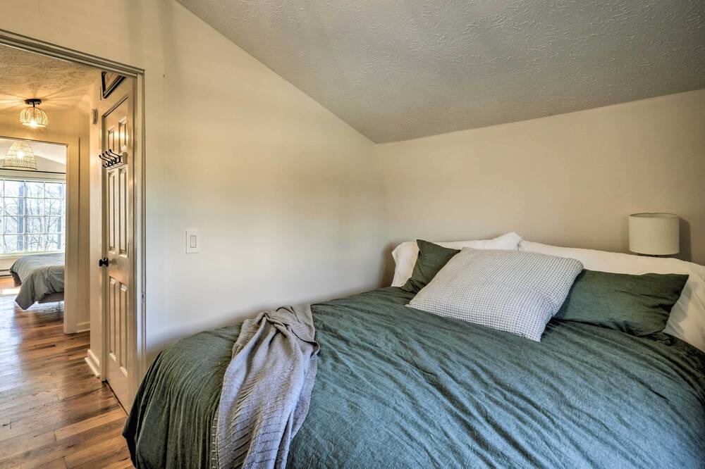 Photo of Bedroom in Byrdstown