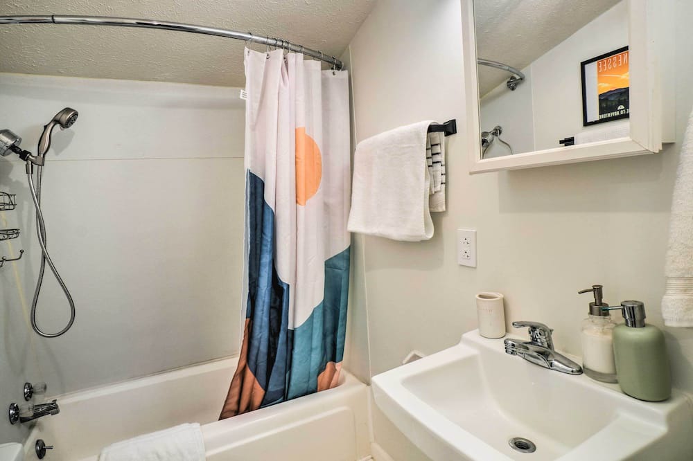 Photo of Bathroom in Byrdstown