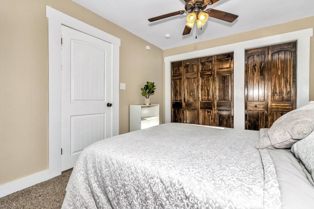 Photo of Bedroom in Royal Pines