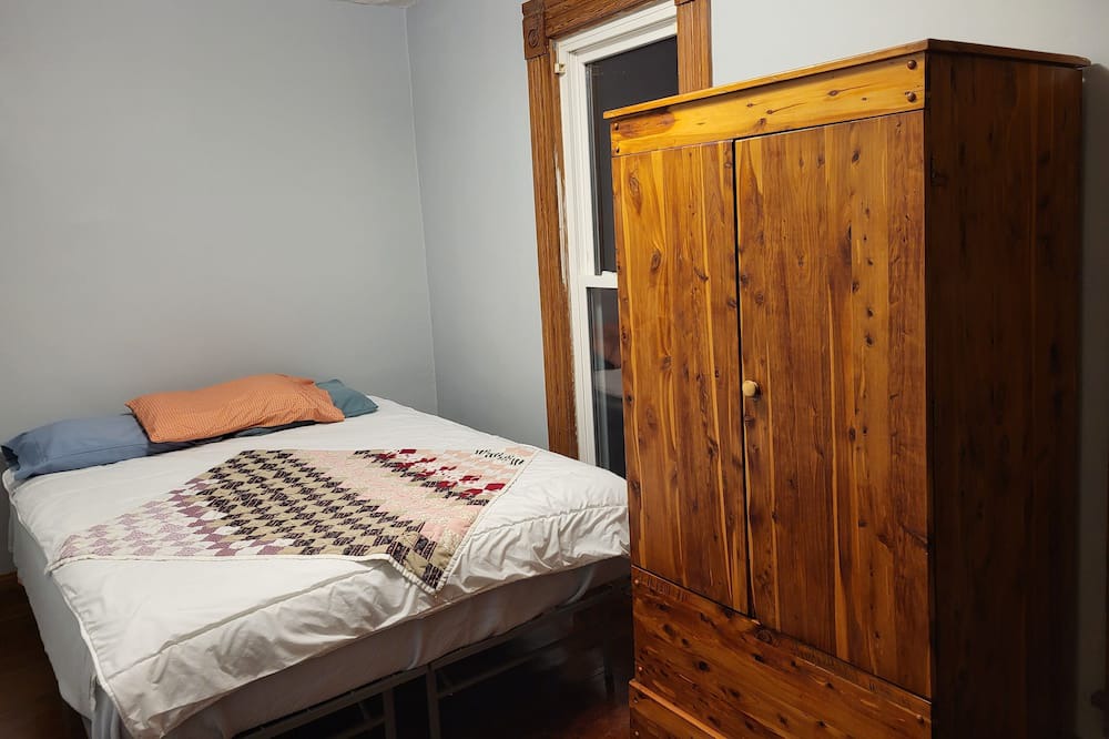 Photo of Bedroom in Burrows