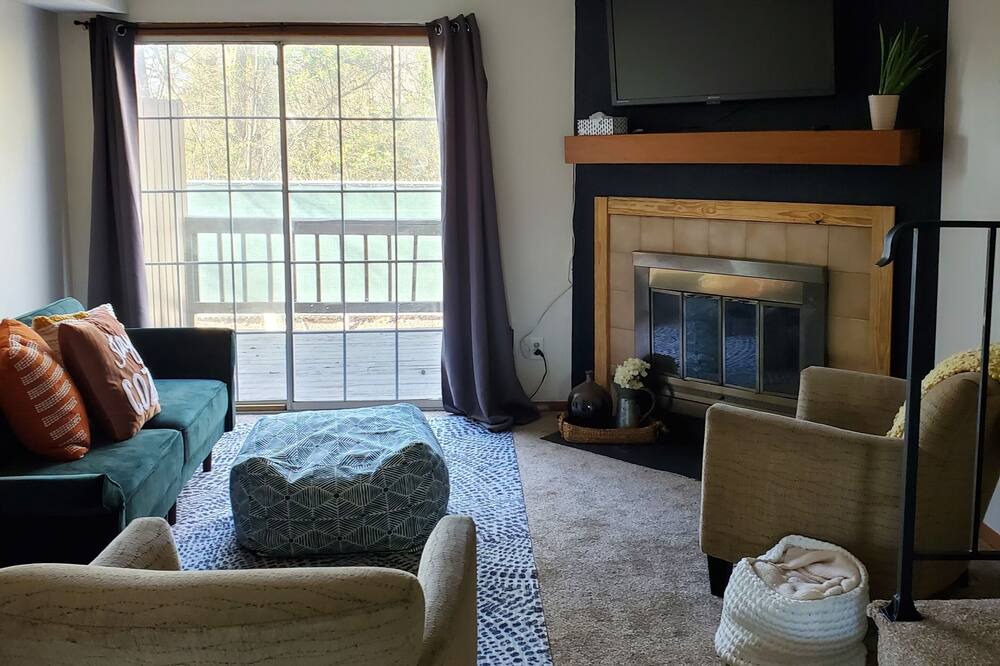 Photo of Livingroom in Central Newport News
