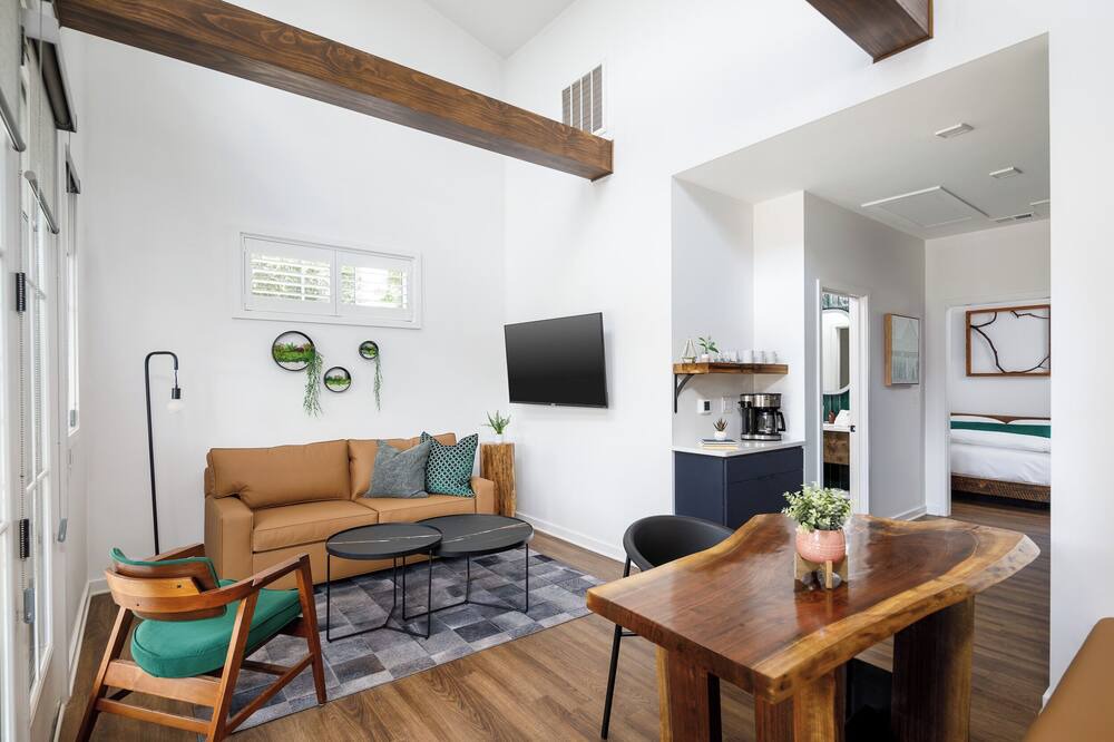 Photo of Livingroom in Travelers Rest