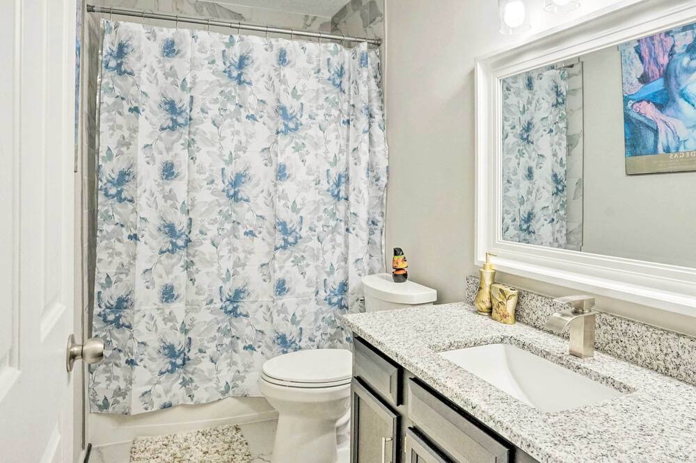 Photo of Bathroom in Mosby