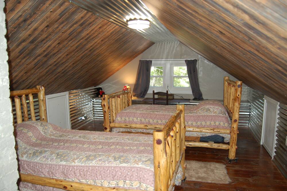 Photo of Bedroom in Roanoke