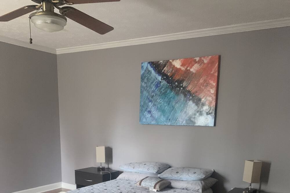 Photo of Bedroom in Benton