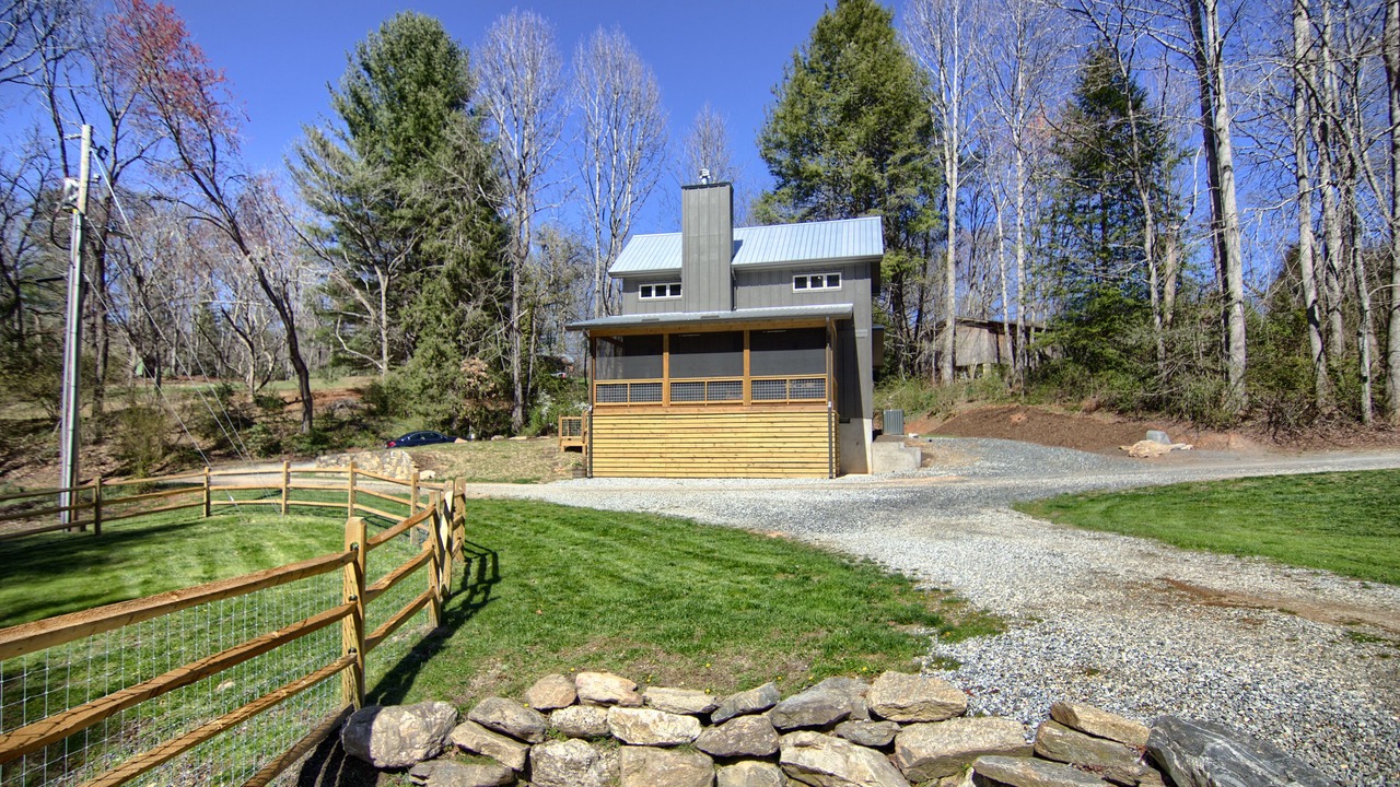Photo of Outdoor in Mills River