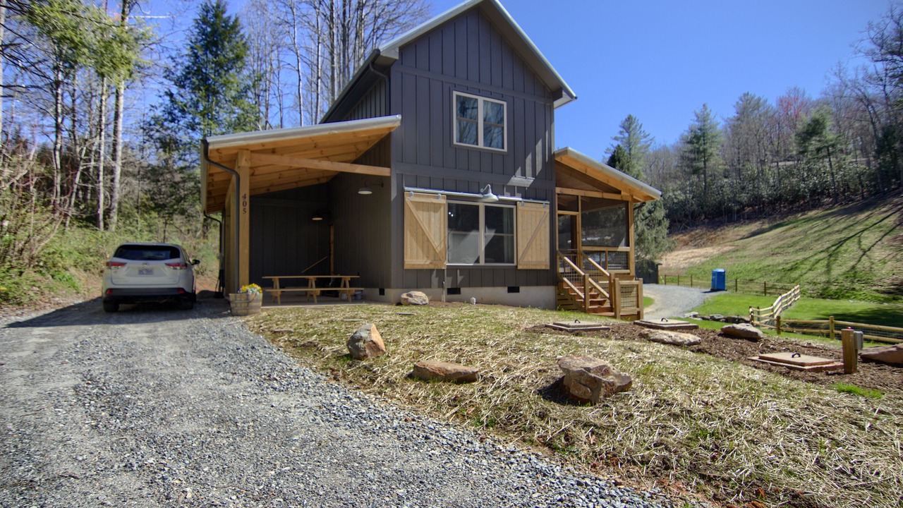Photo of Outdoor in Mills River