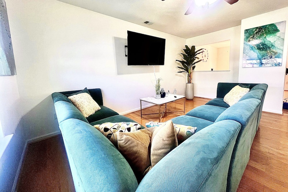 Photo of Livingroom in North Newport News
