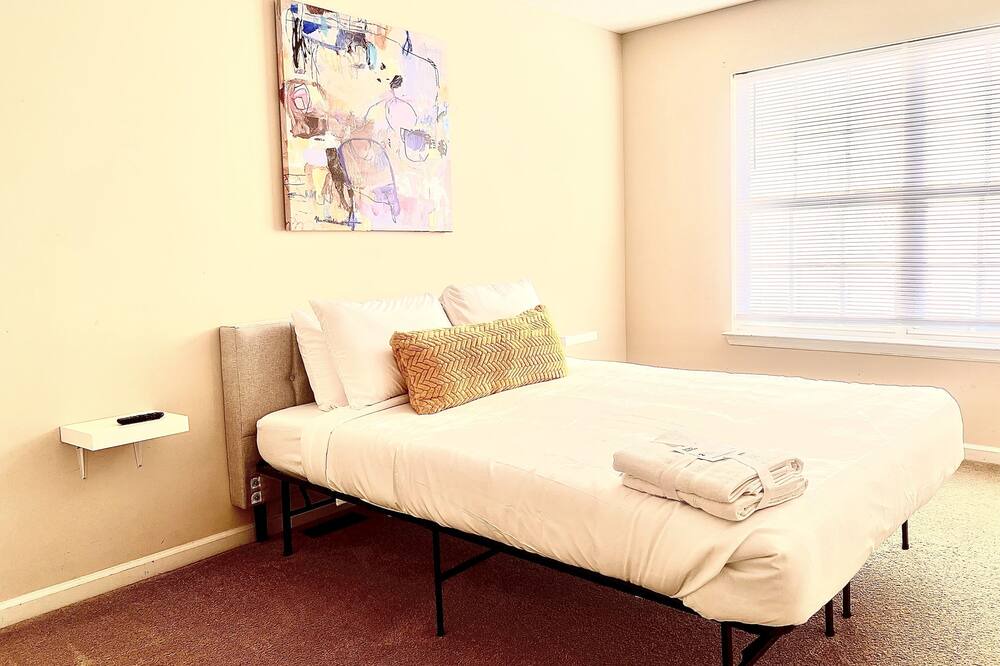Photo of Bedroom in North Newport News