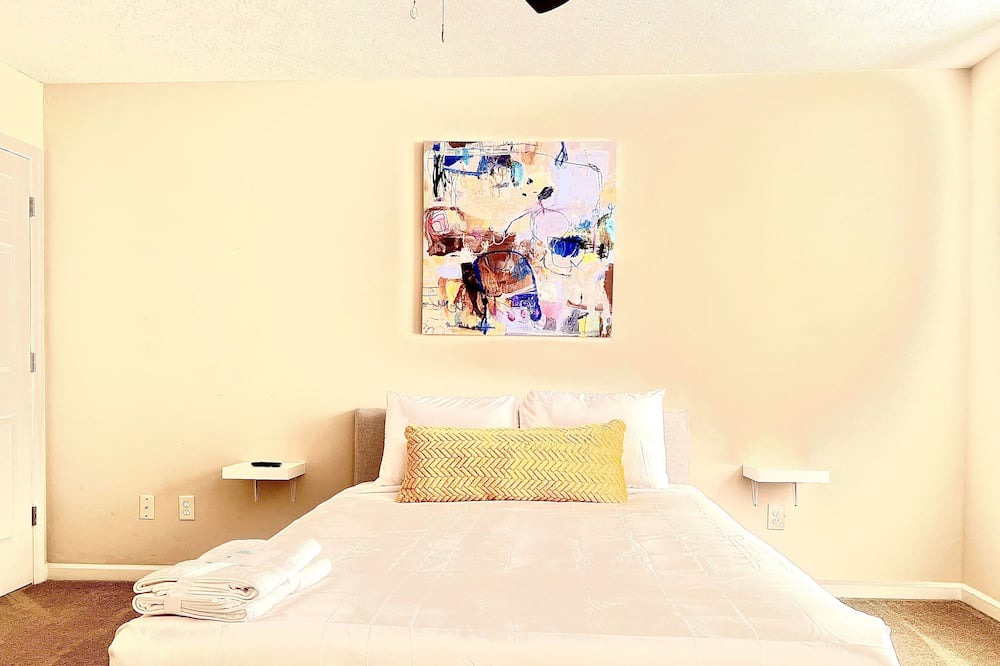 Photo of Bedroom in North Newport News
