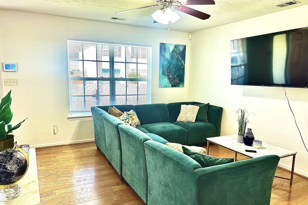 Photo of Livingroom in North Newport News