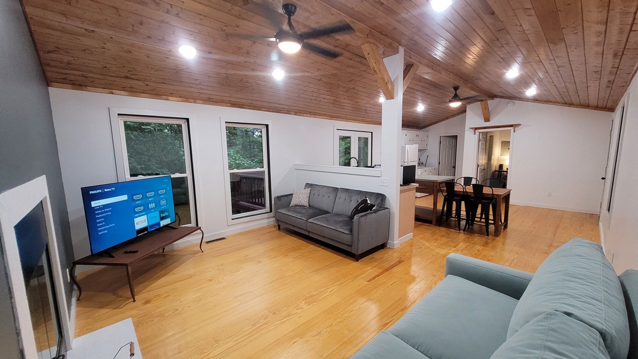 Photo of Livingroom in Byrdstown