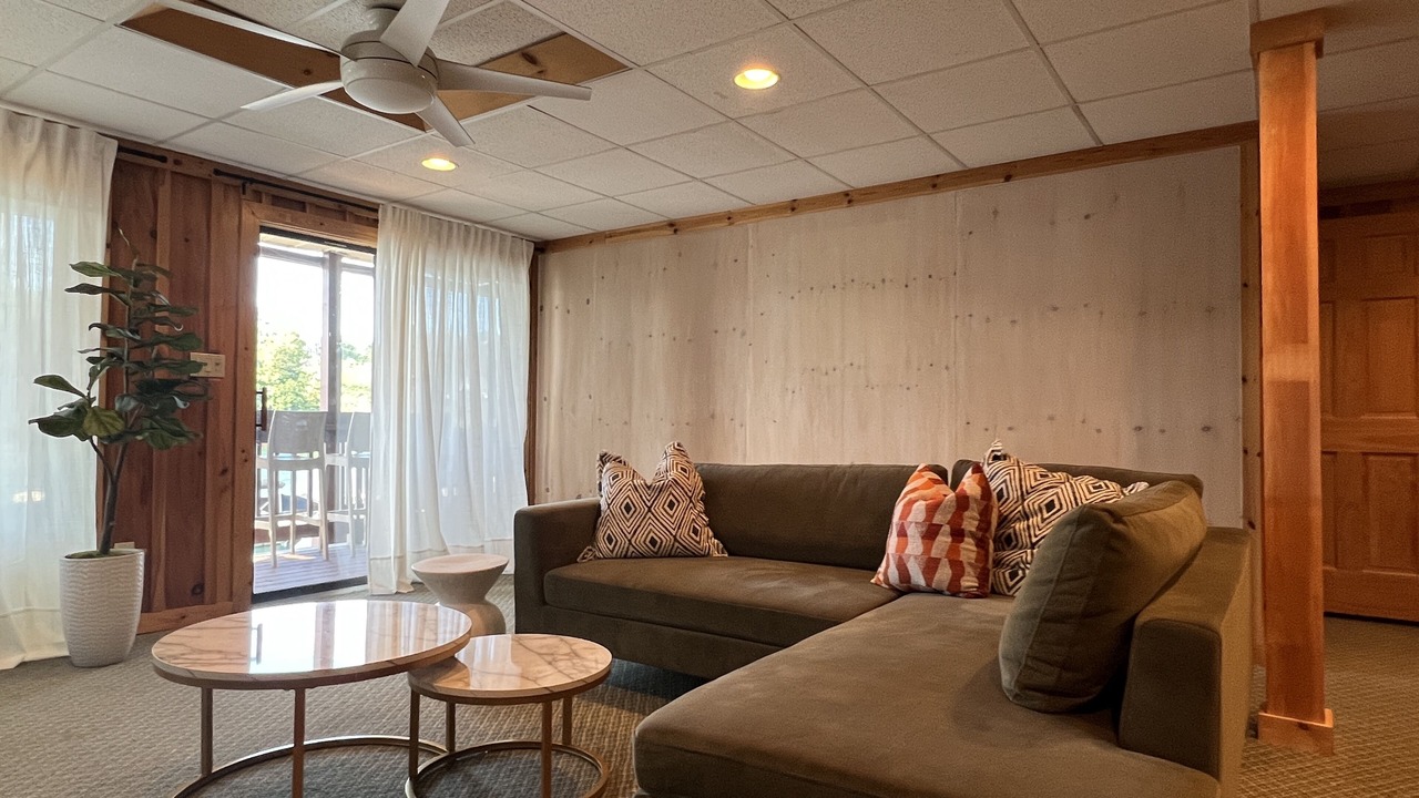 Photo of Livingroom in Six Mile