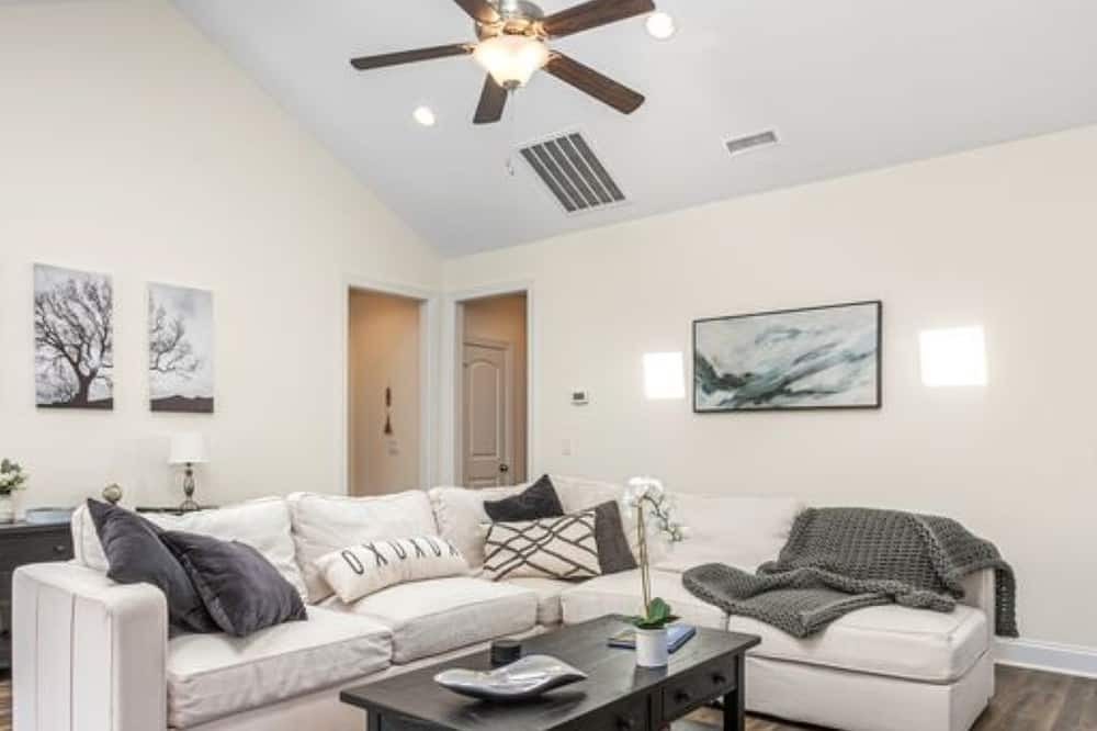 Photo of Livingroom in Gibsonville