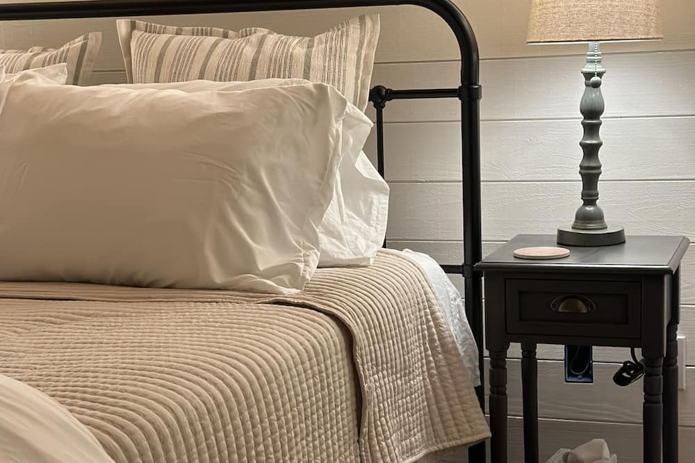 Photo of Bedroom in Rocky Bottom