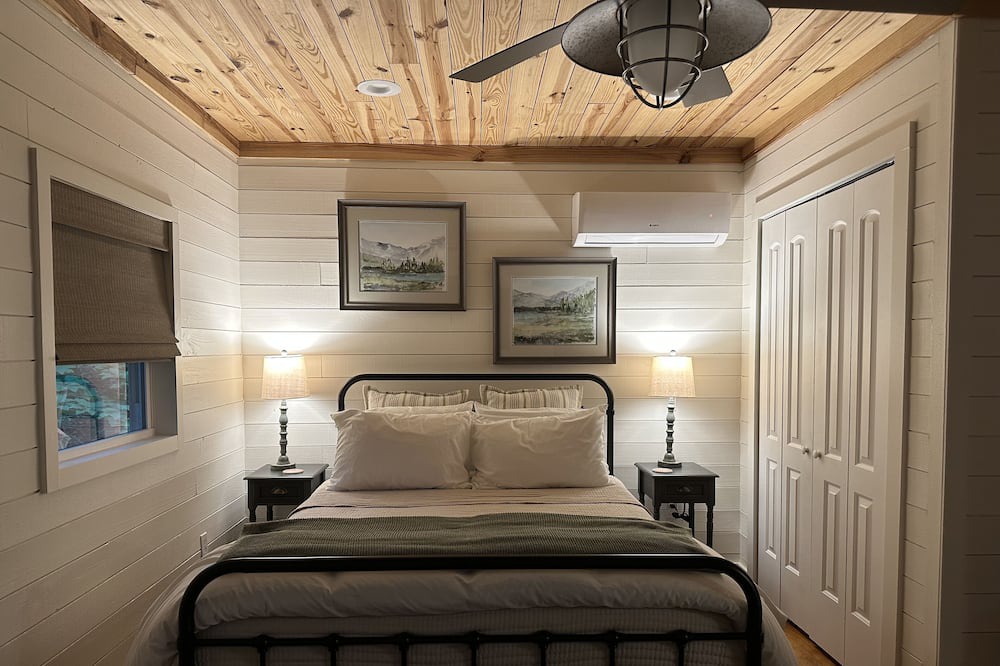 Photo of Bedroom in Rocky Bottom