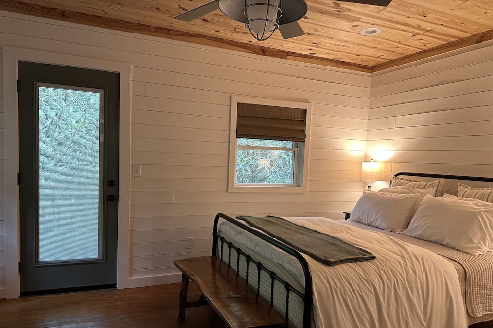 Photo of Bedroom in Rocky Bottom
