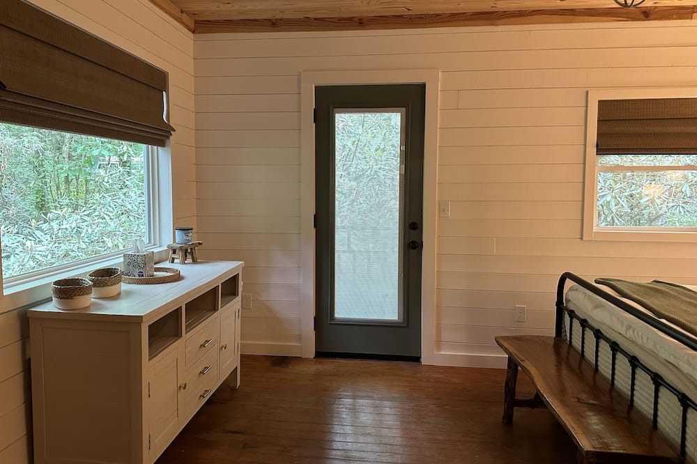 Photo of Bedroom in Rocky Bottom
