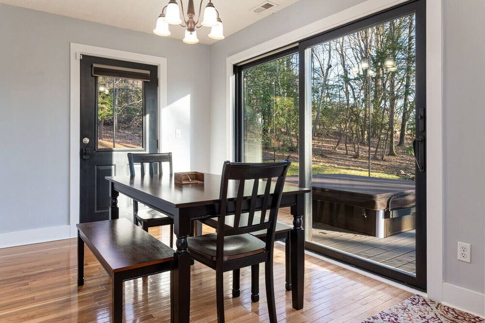 Photo of Bedroom in Avery Creek