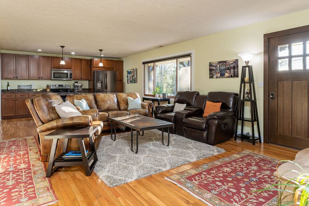 Photo of Bedroom in Avery Creek