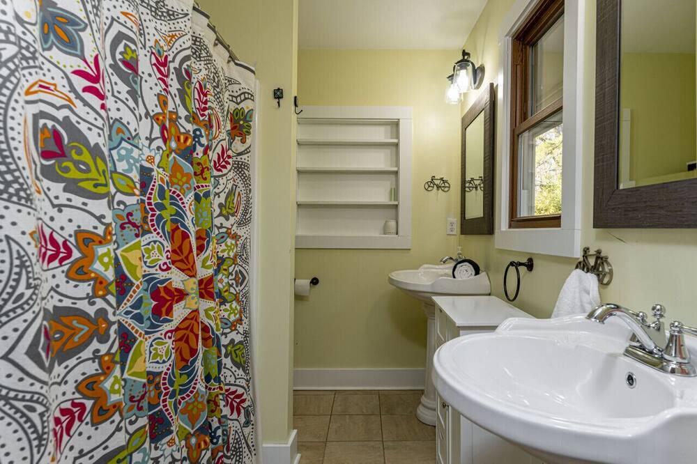 Photo of Bathroom in Avery Creek