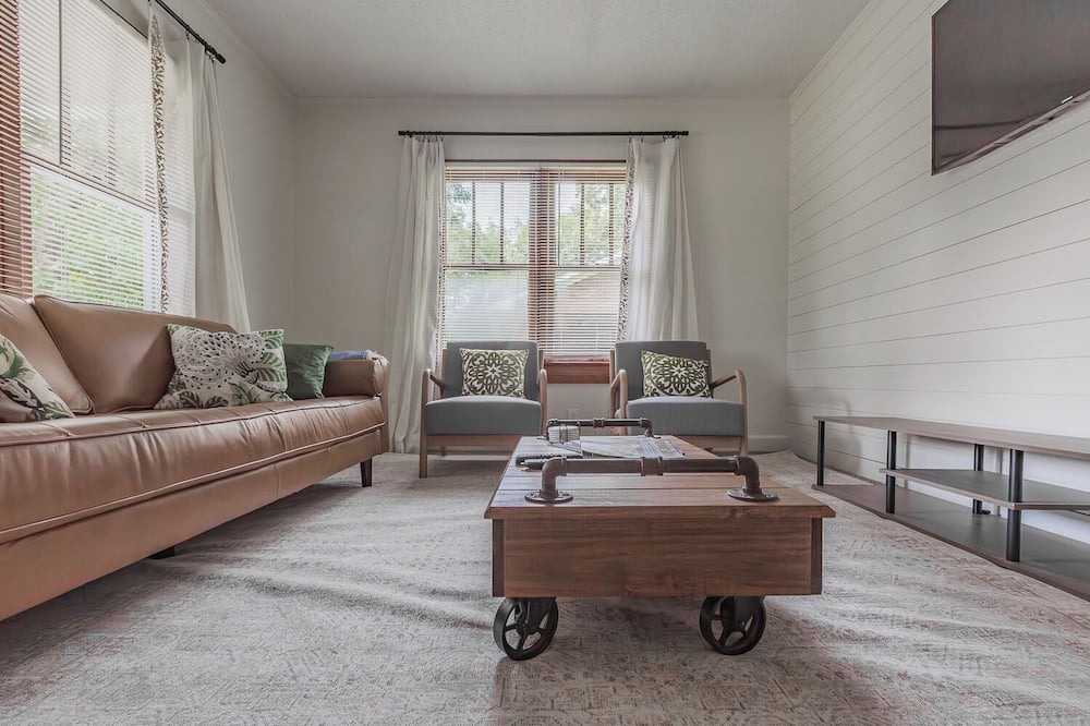 Photo of Livingroom in South Pittsburg