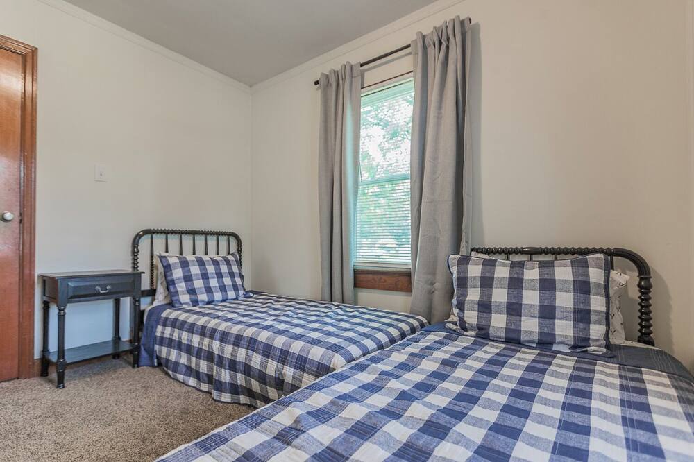Photo of Bedroom in South Pittsburg