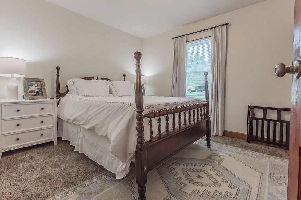 Photo of Bedroom in South Pittsburg