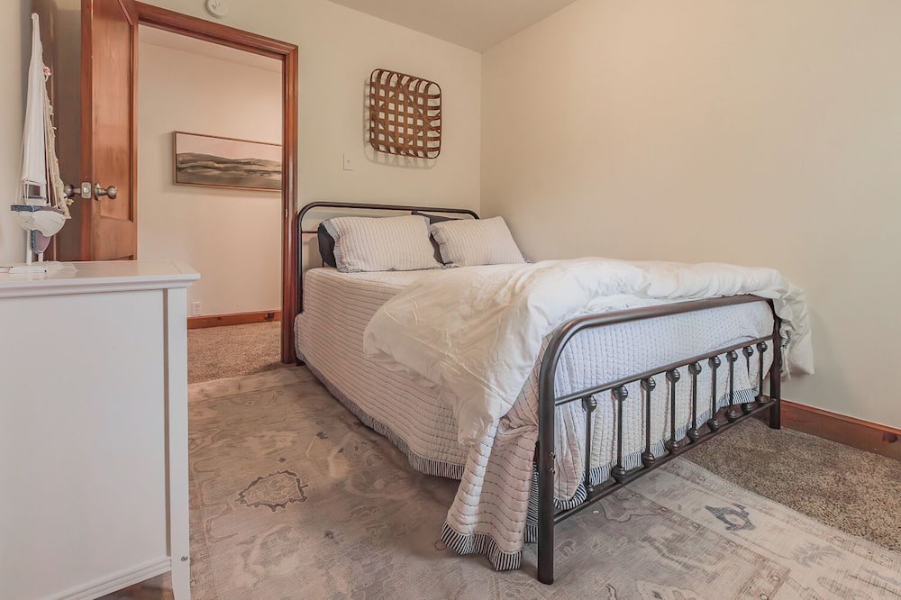Photo of Bedroom in South Pittsburg