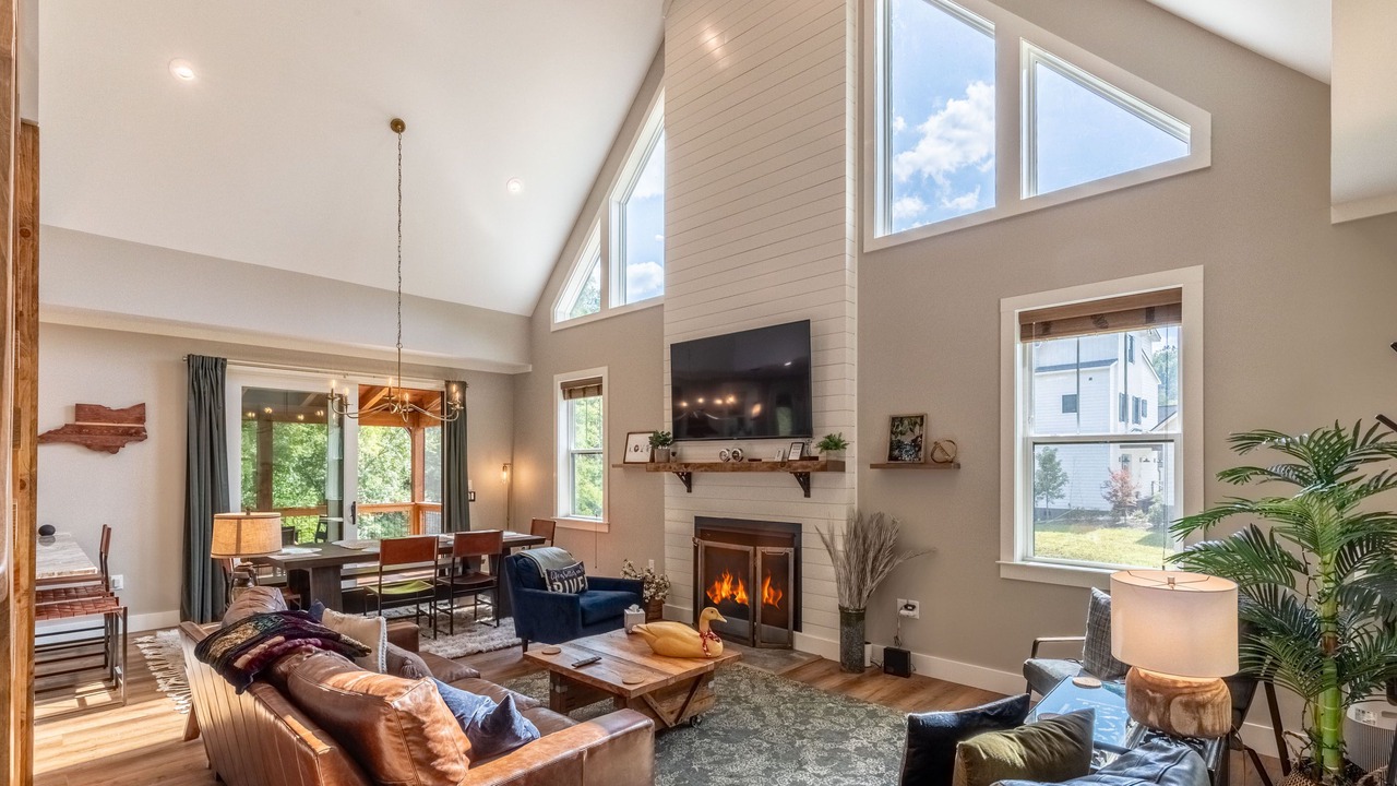 Photo of Livingroom in Cullowhee