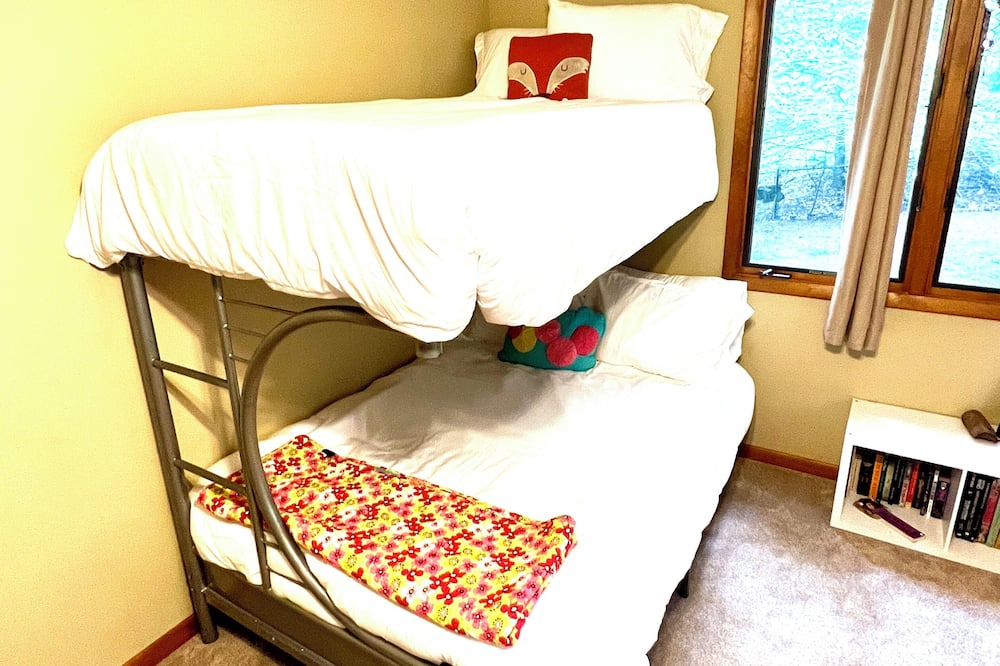 Photo of Bedroom in Avery Creek