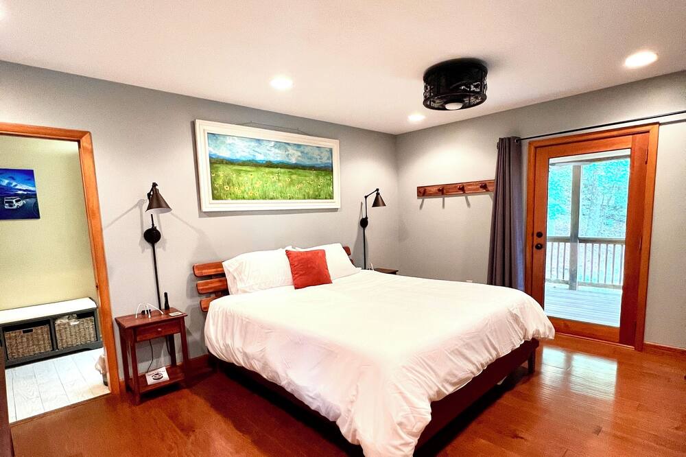 Photo of Bedroom in Avery Creek