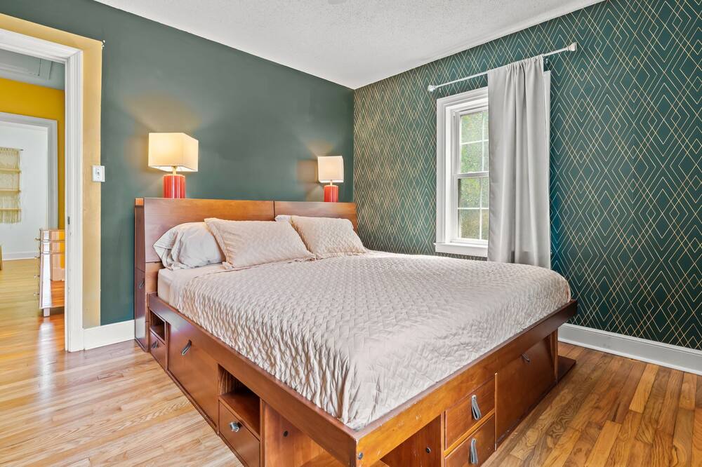 Photo of Bedroom in Old Irving Park
