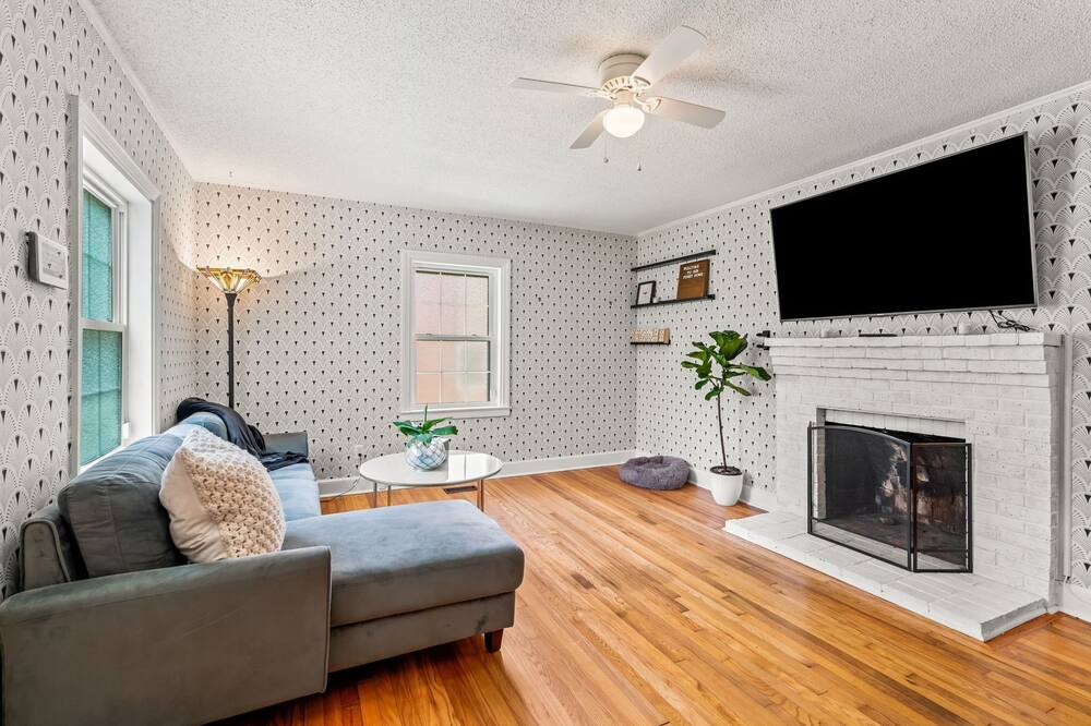 Photo of Livingroom in Old Irving Park