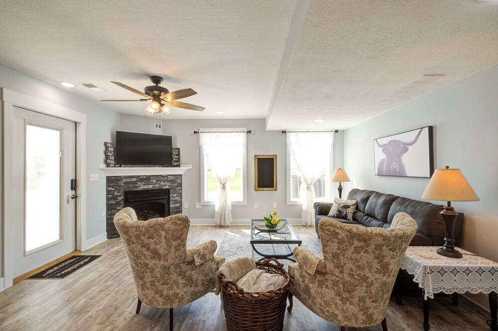 Photo of Livingroom in White Mills